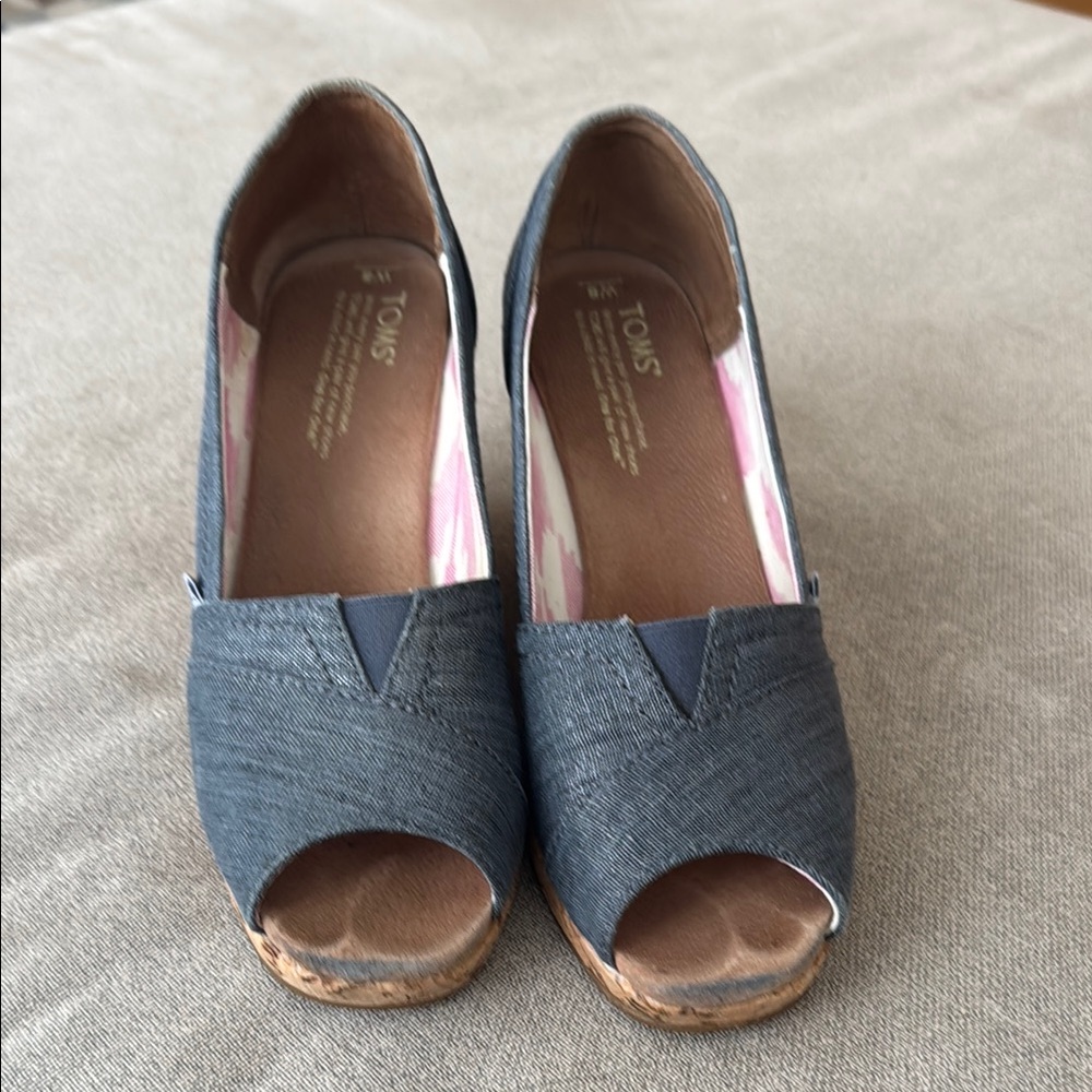 TOMS Women's Metallic Denim Peep Toe Wedges
